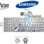 Samsung NP300E5A-A0HTR Klavye